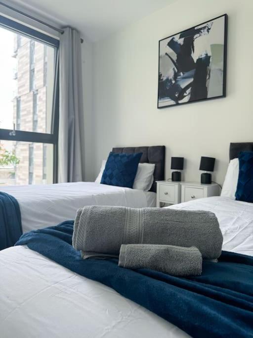 Luxury 2 Bed 2 Bath 1 Min From Station Leilighet