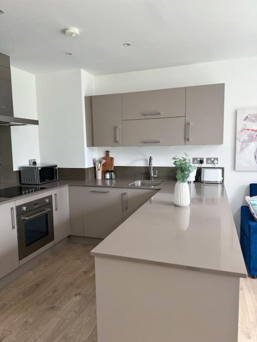 Leilighet Luxury 2 Bed 2 Bath 1 Min From Station London