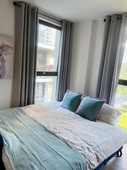 Luxury 2 Bed 2 Bath 1 Min From Station Leilighet *