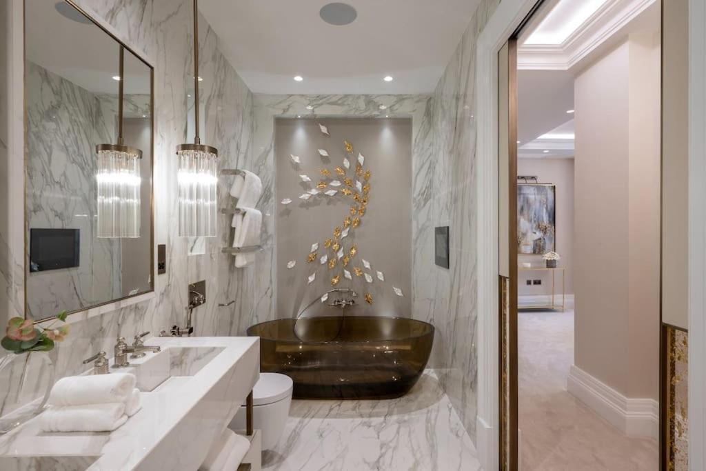 Knightsbridge, Hyde Park- Sw1 *