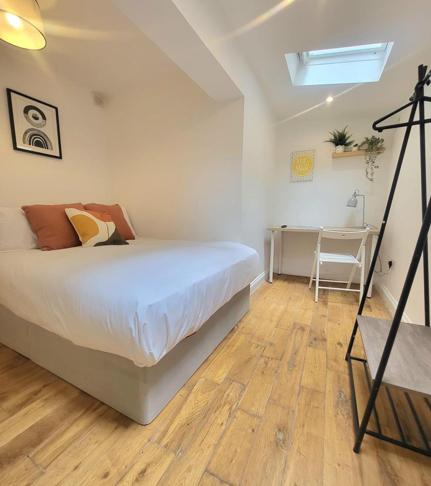Gasthuis En-suite Double - Leytonstone E11 *