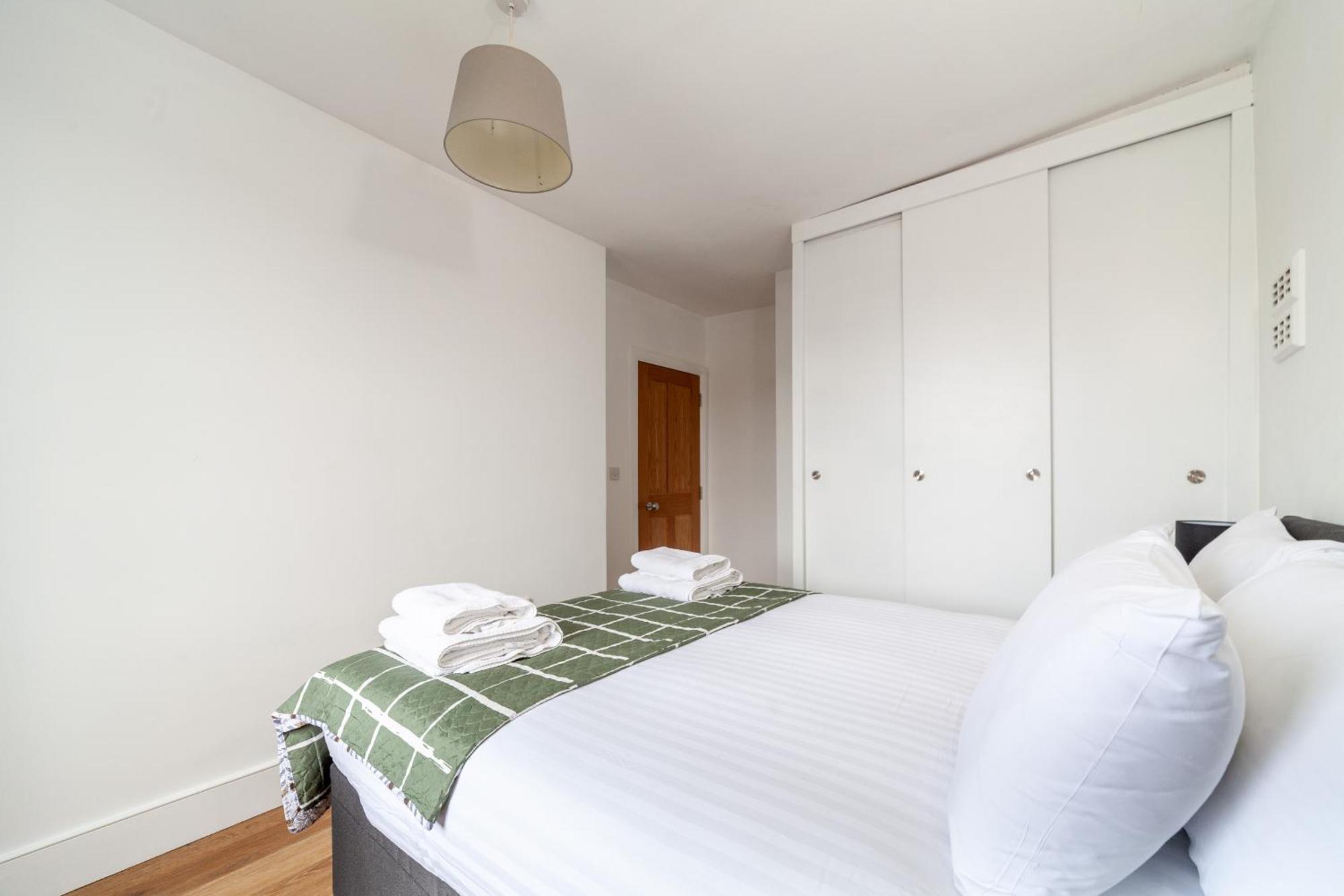 Charming In The Heart Of Kennington Appartement Londen