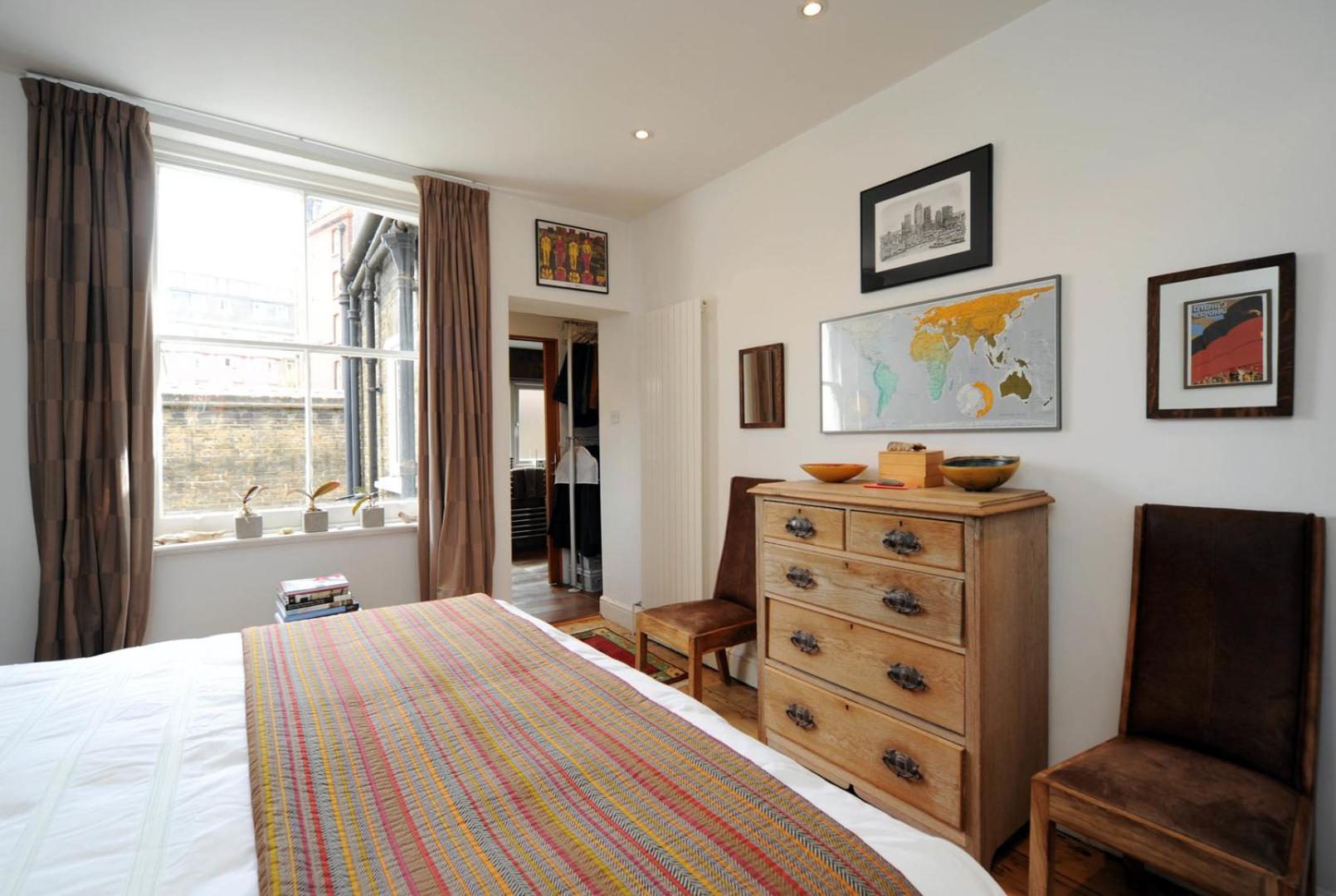 Veeve - Refinement On The Square Apartment