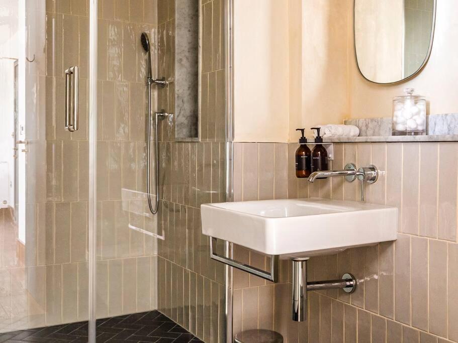 Luxury In A Vibrant Part Of North Londres