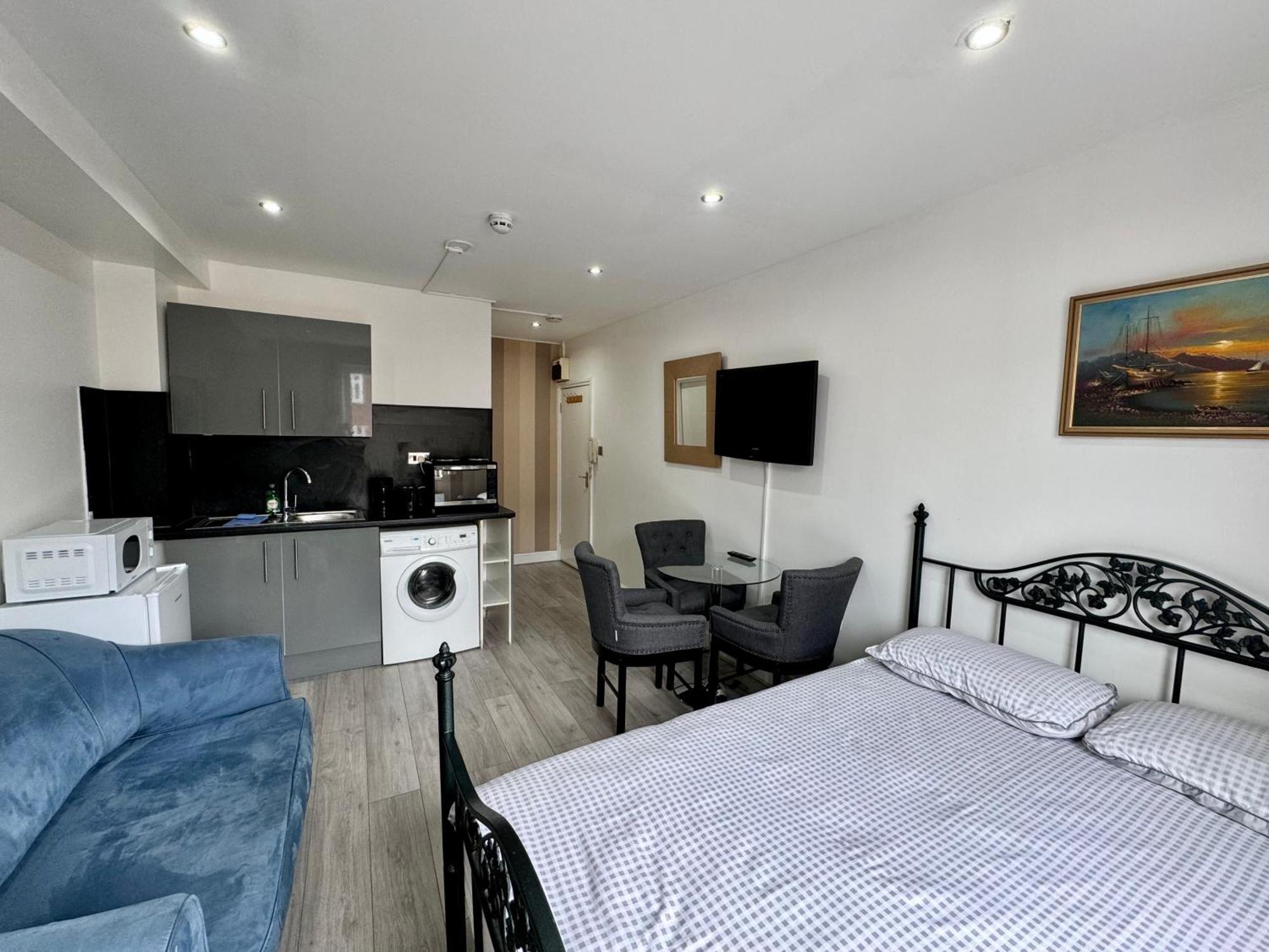 Cosy - Finchley Road * London