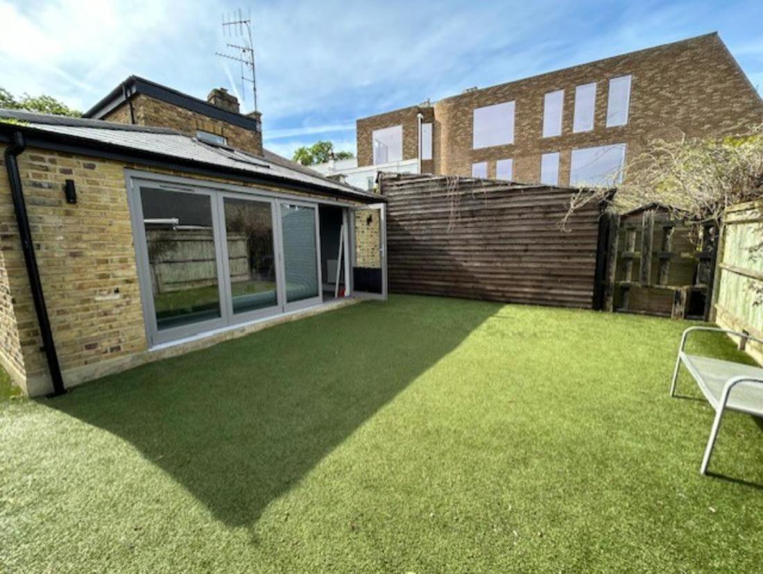 Stylish Family By Twickenham Stadium By Underthedoormat Apartment *