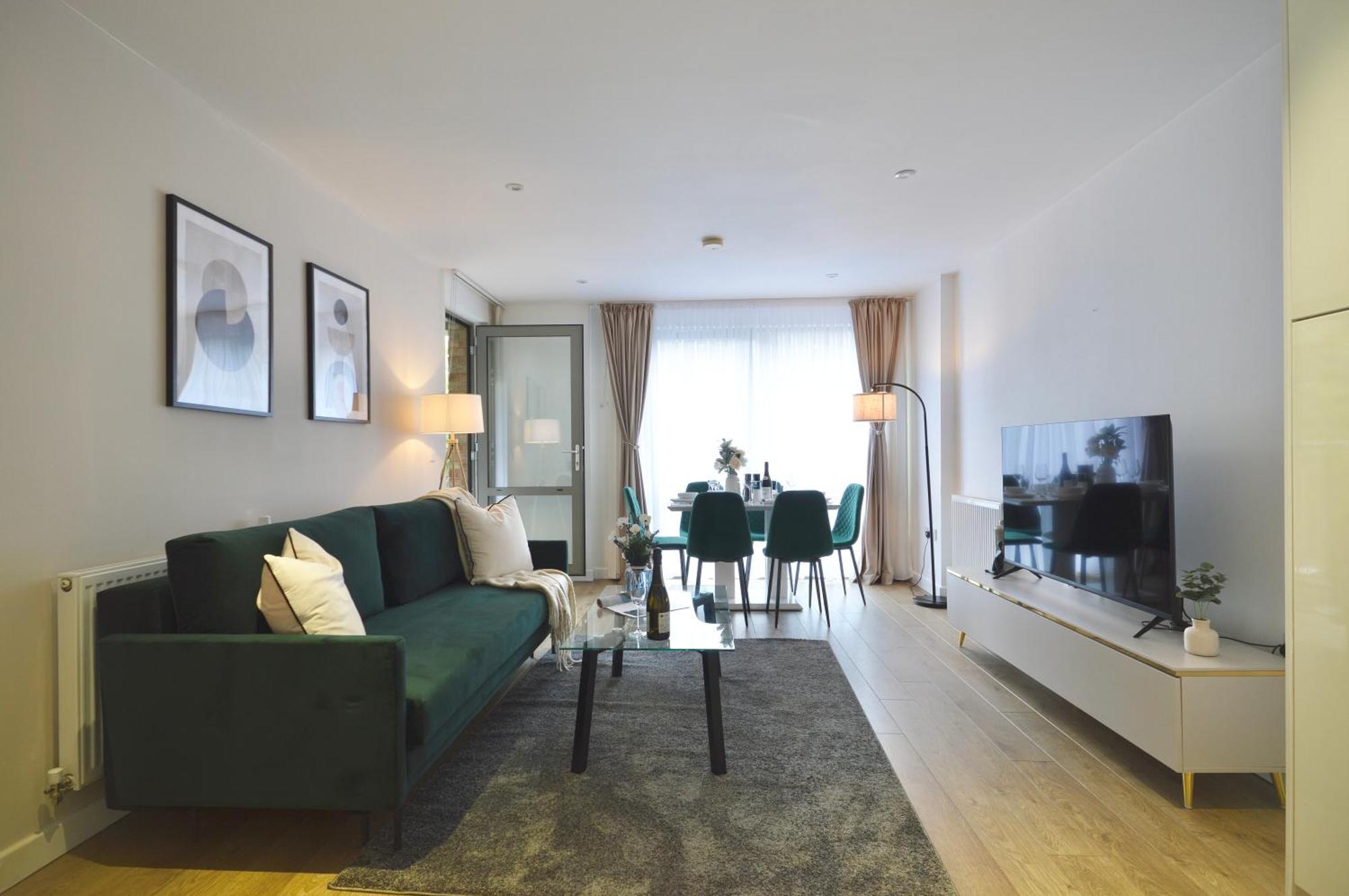 Modern 2 Bedroom Steps From Vauxhall St Londen