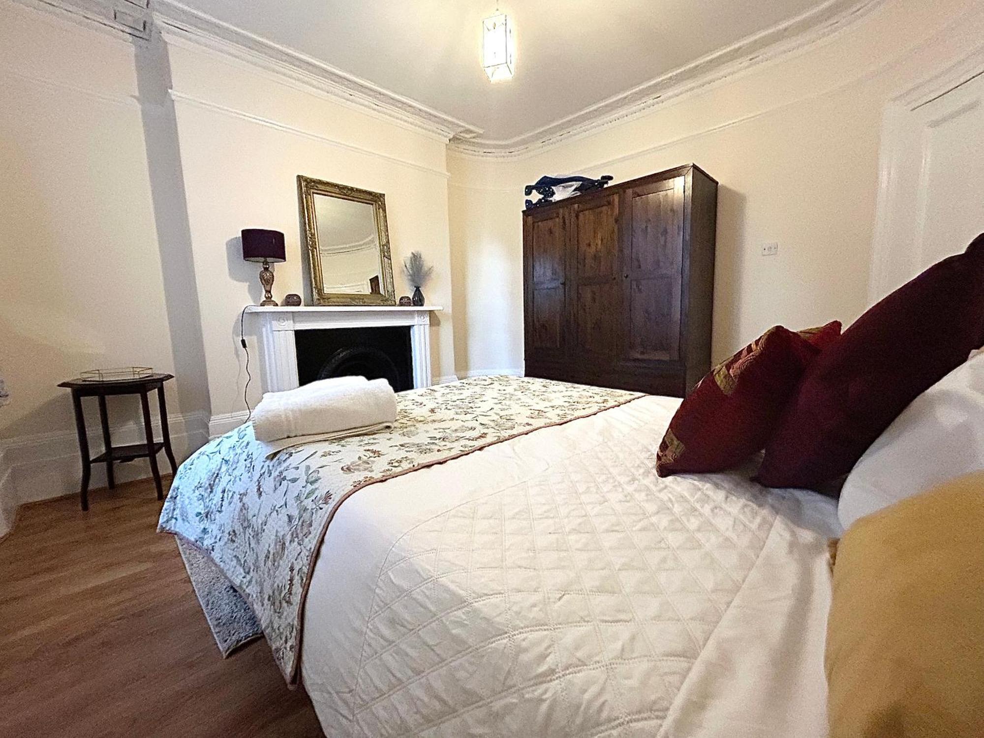 Apartment Charming 2 Bedroom Family *