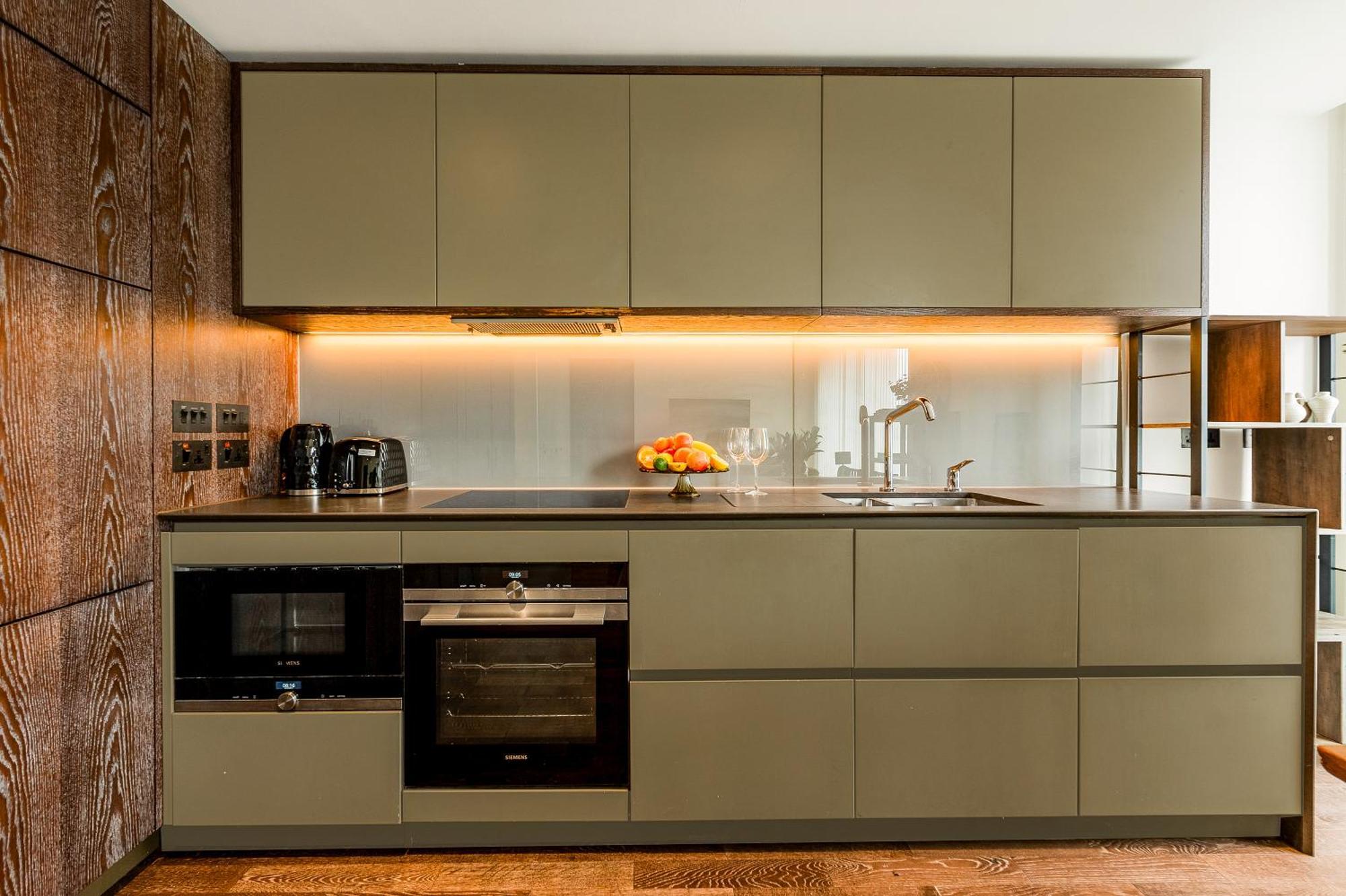 Radiant 2 Bdr With Balcony In Luxury Building London