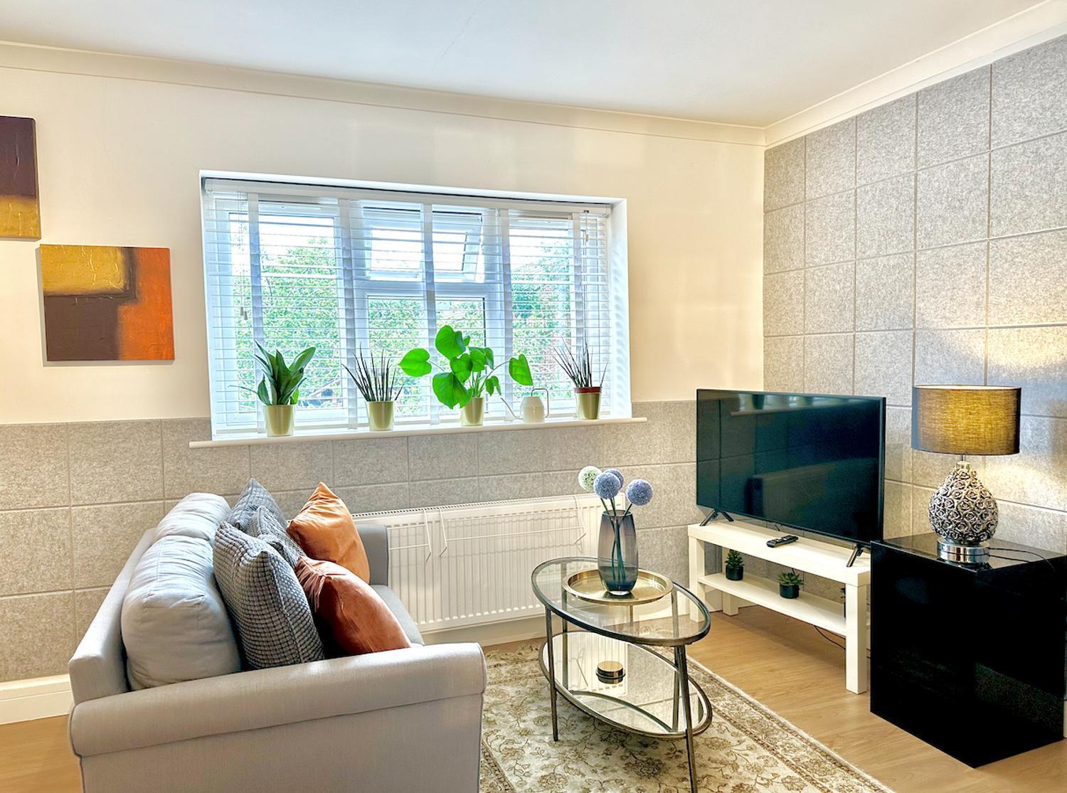 Stunning Business Travellers En-suite Bathroom Garden View Apartment *