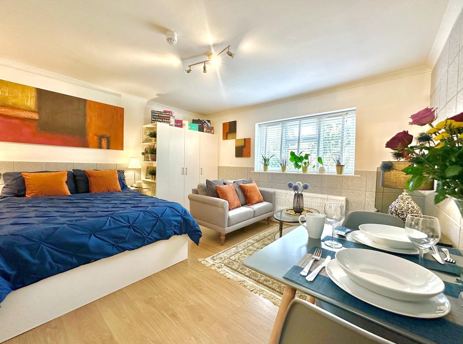 Stunning Business Travellers En-suite Bathroom Garden View Apartment