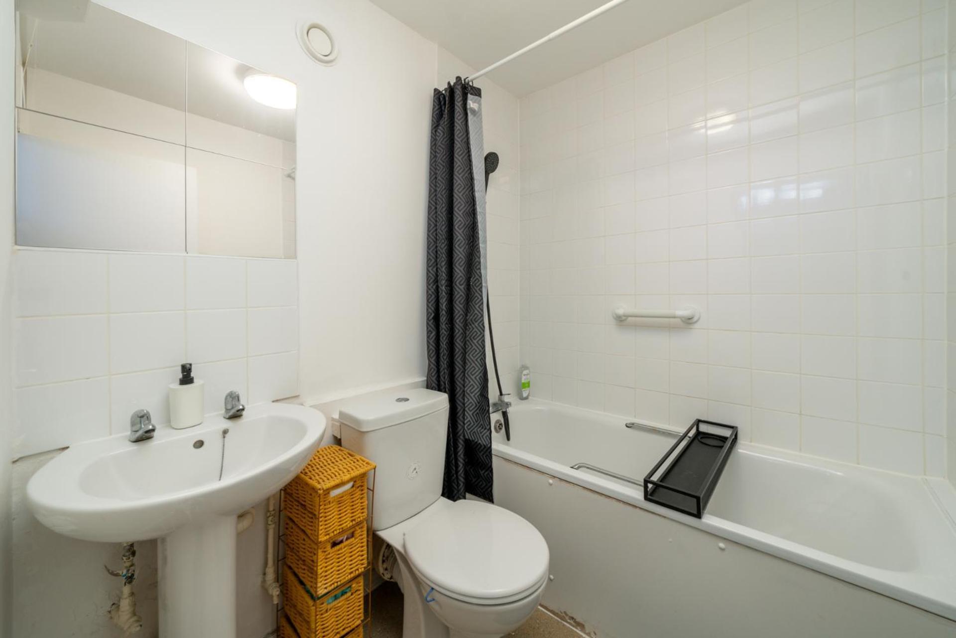 One-bedroom Ground Floor Gem 15 Mins From Kings Cross * London