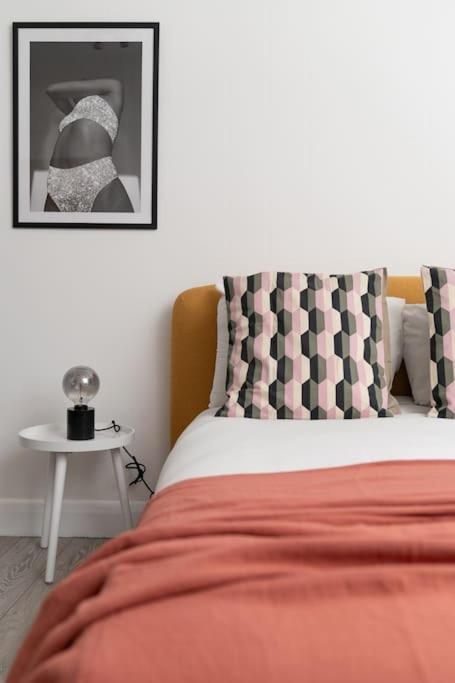 Two Bedroom By Buonomo Short Lets & Serviced In Balham With Balcony Londres