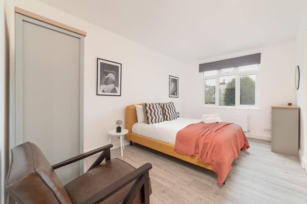 Apartamento Two Bedroom By Buonomo Short Lets & Serviced In Balham With Balcony Londres