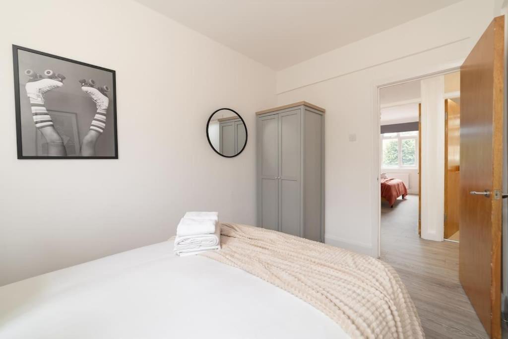 Apartment Two Bedroom By Buonomo Short Lets & Serviced In Balham With Balcony
