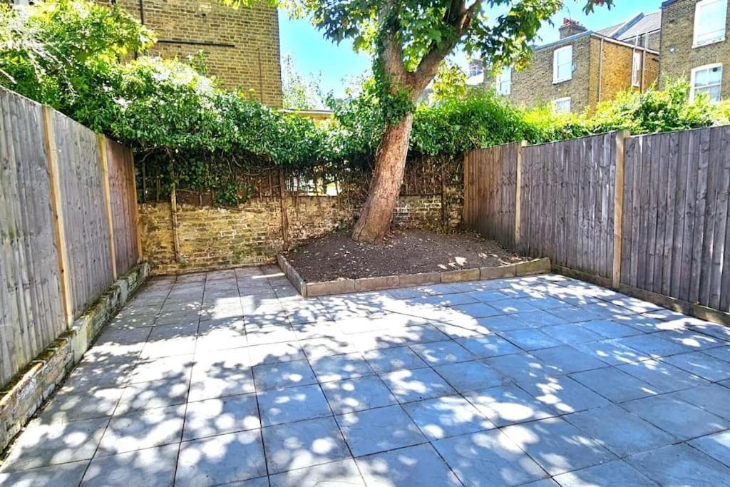 Flat In Queens Park Apartment London