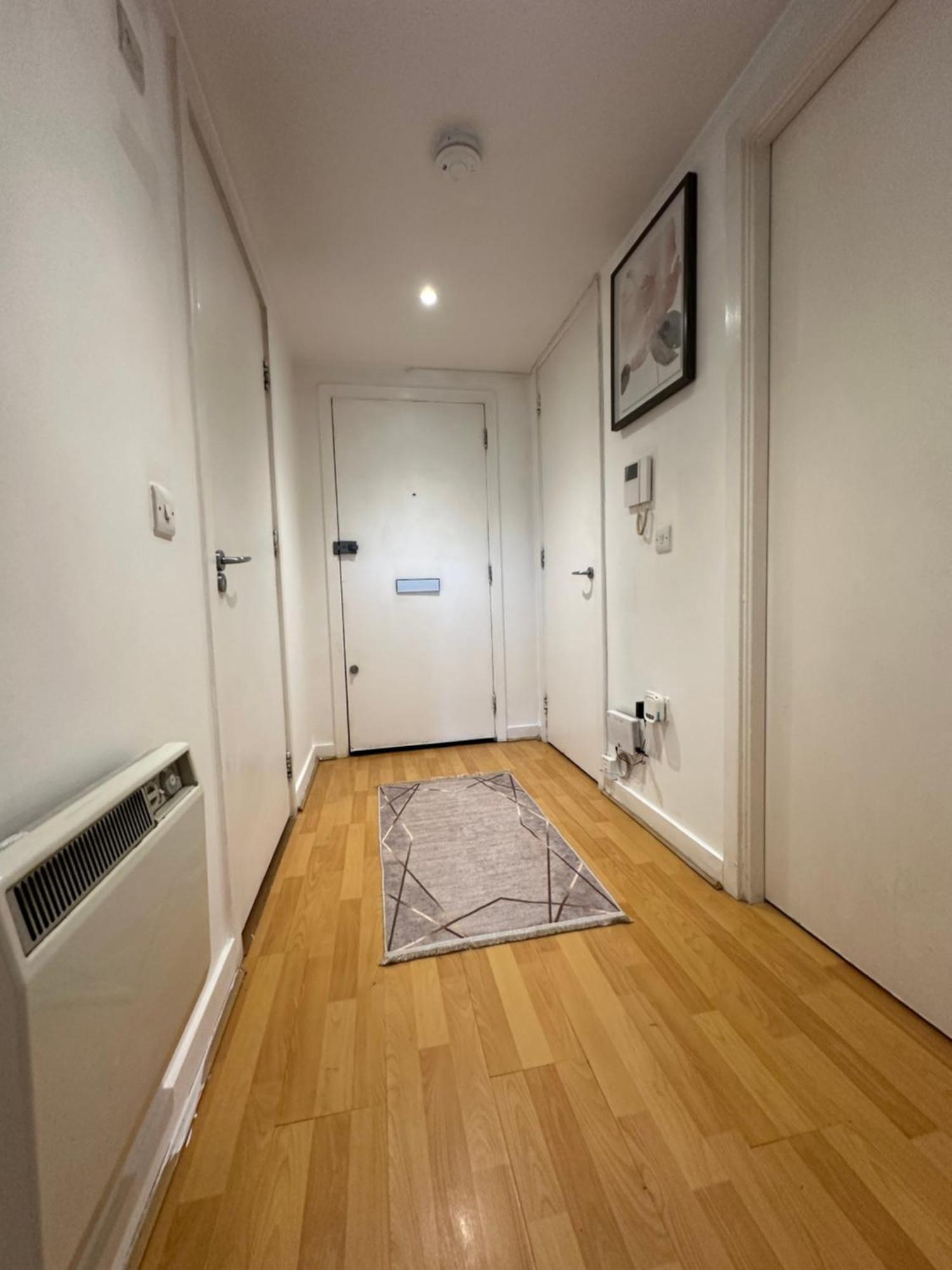 Greenwich Staycation! Gym-pool-parking-tube Station 2mins Away Apartment