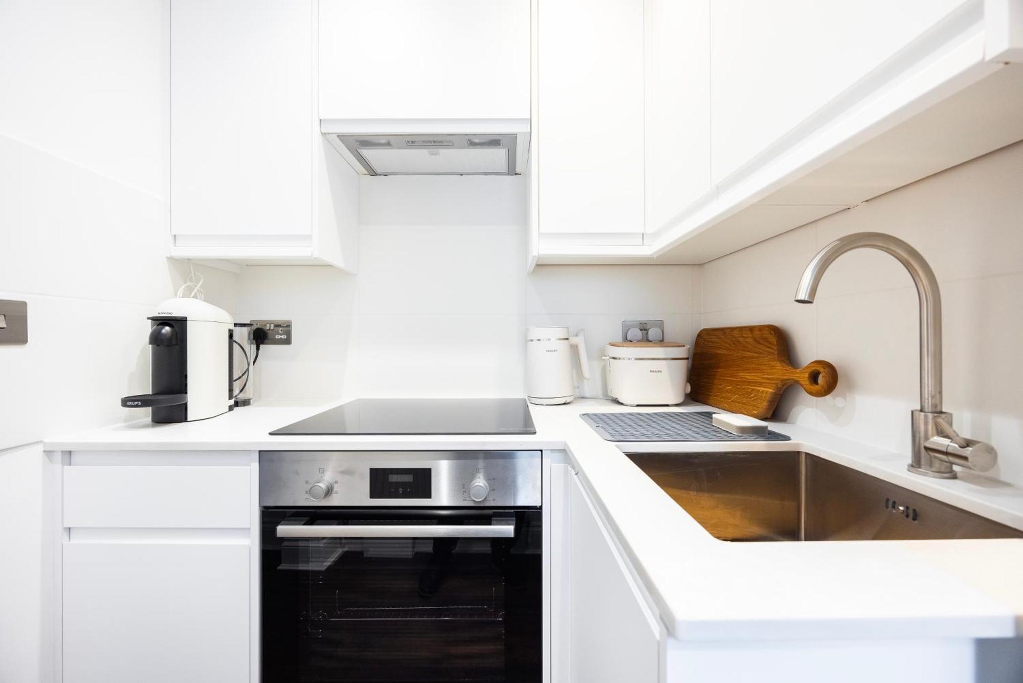 1 Bed On Ivor Place * London