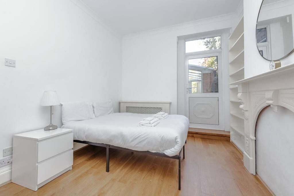 Charming Hampstead Retreat With Patio * London