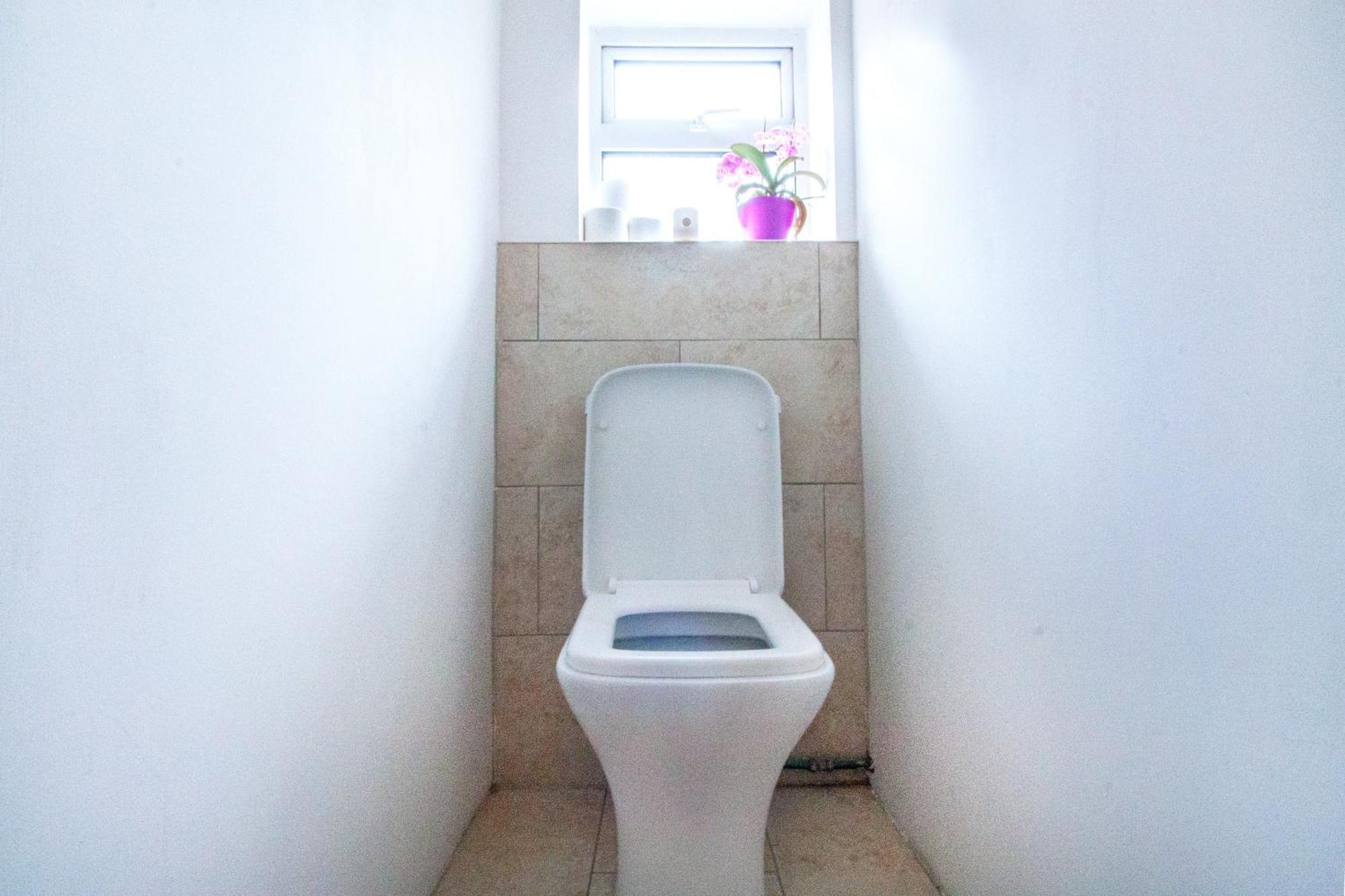 Beautiful 4 Bedroom With Garden Sleeps 10 * London