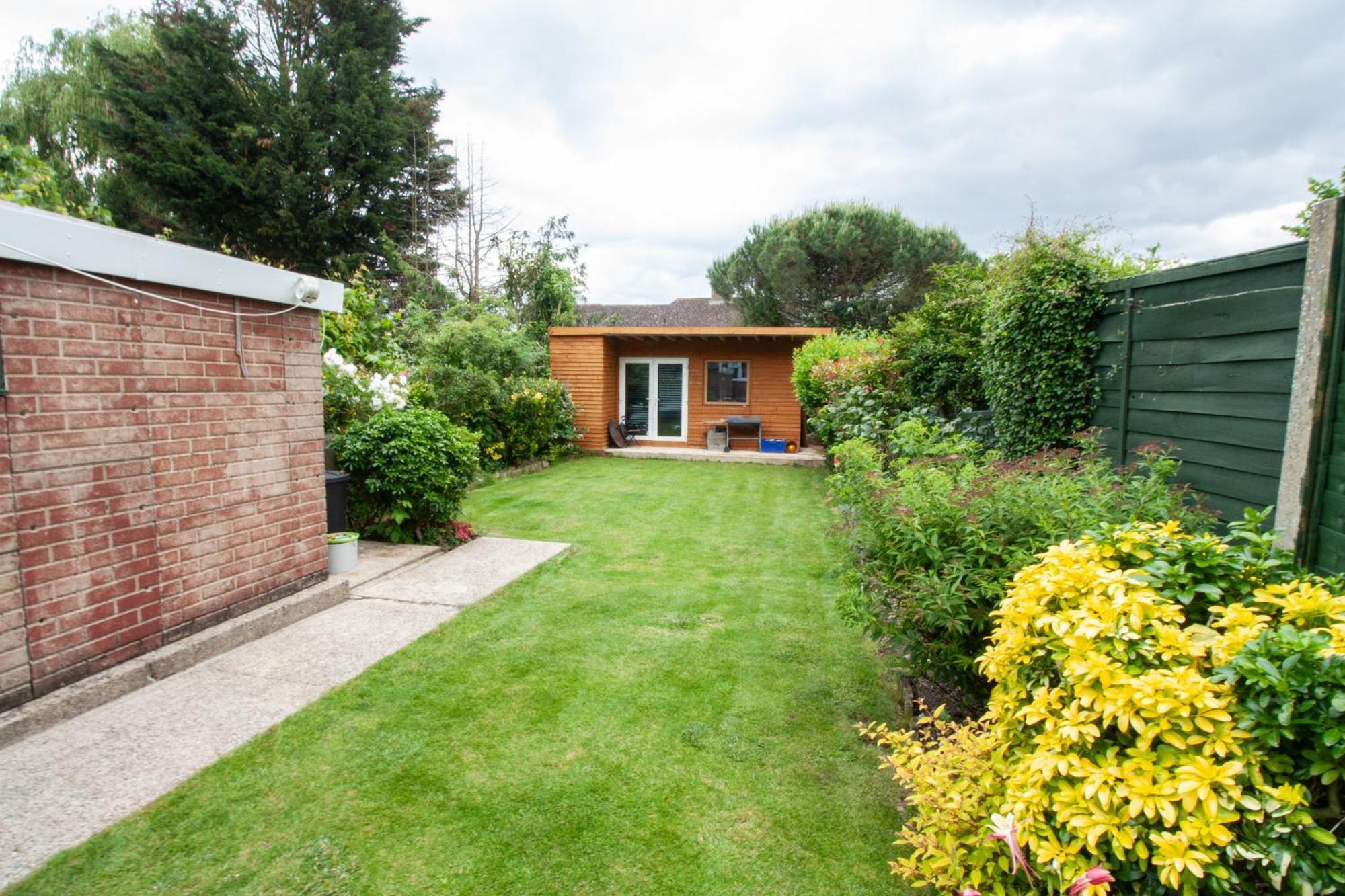 Beautiful 4 Bedroom With Garden Sleeps 10