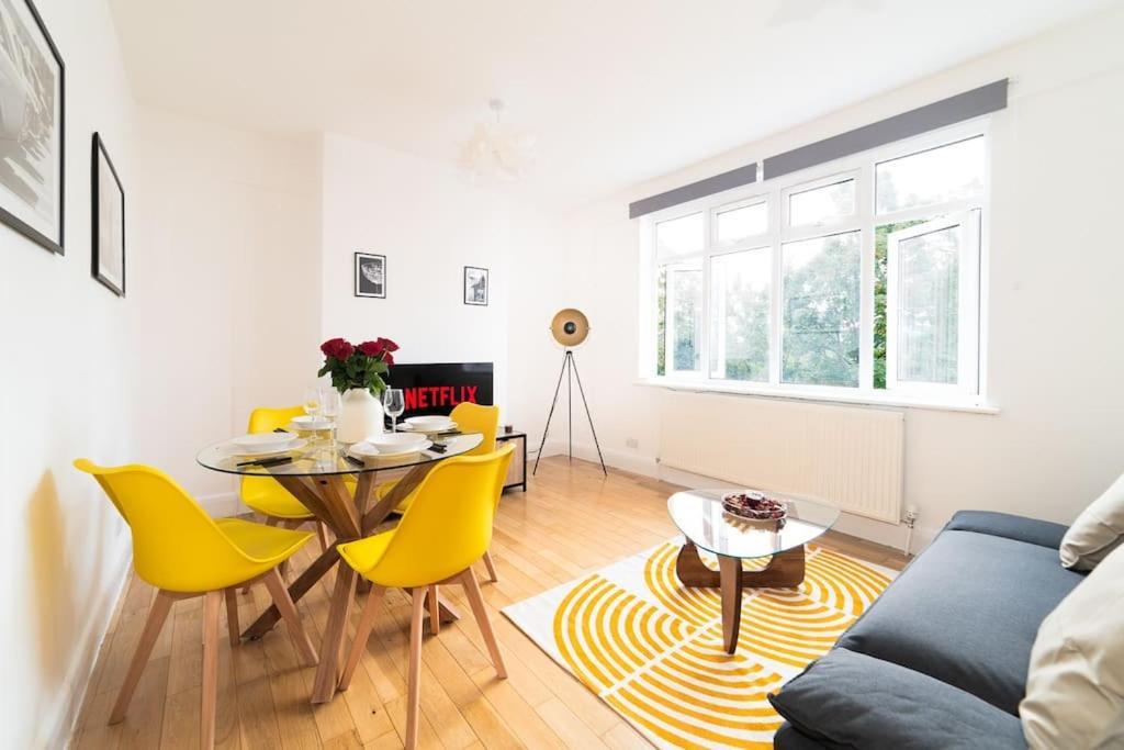Two Bedroom By Buonomo Short Lets & Serviced In Balham With Balcony Apartamento Londres