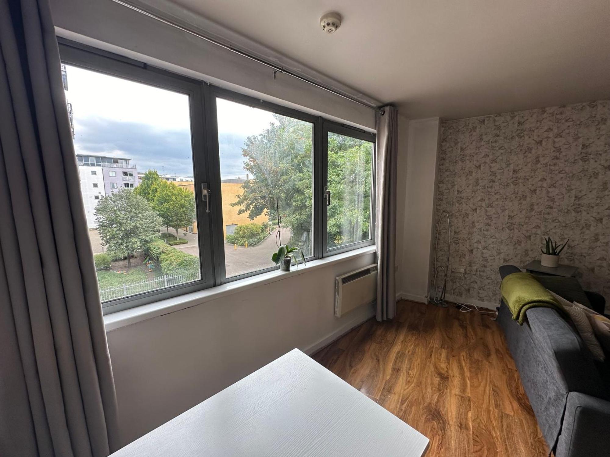 Greenwich Staycation! Gym-pool-parking-tube Station 2mins Away Apartment