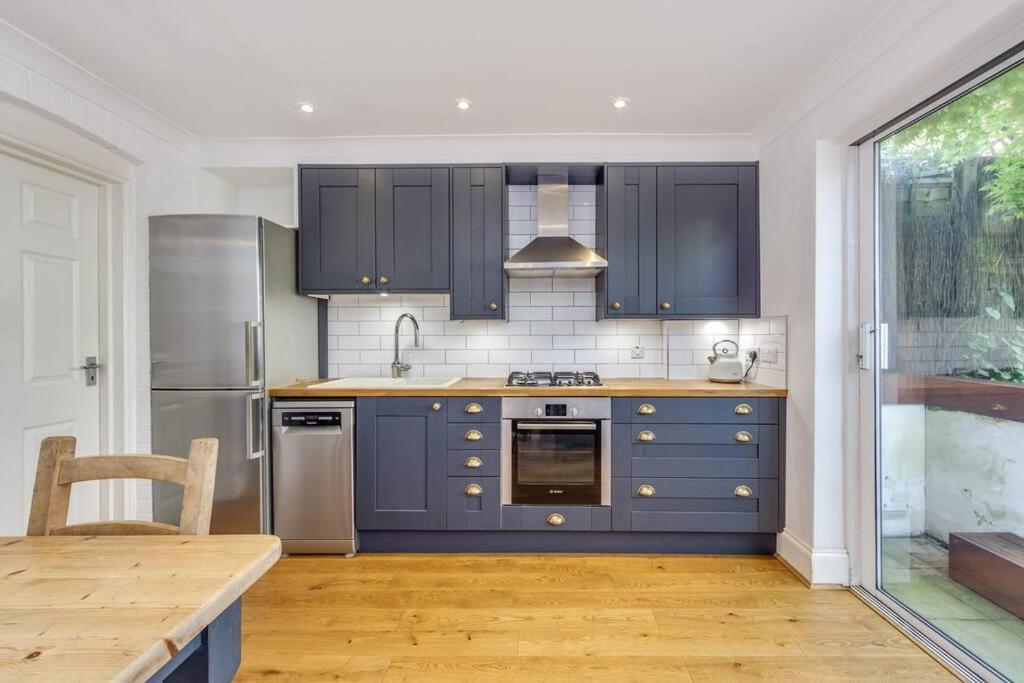 Apartment Charming Hampstead Retreat With Patio *