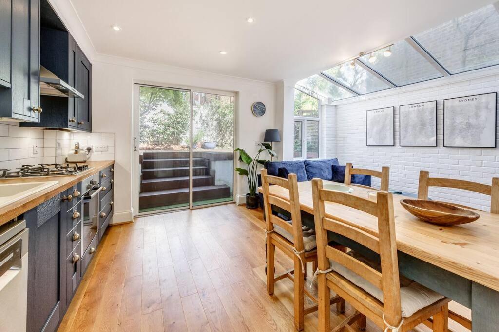 Charming Hampstead Retreat With Patio Leilighet *