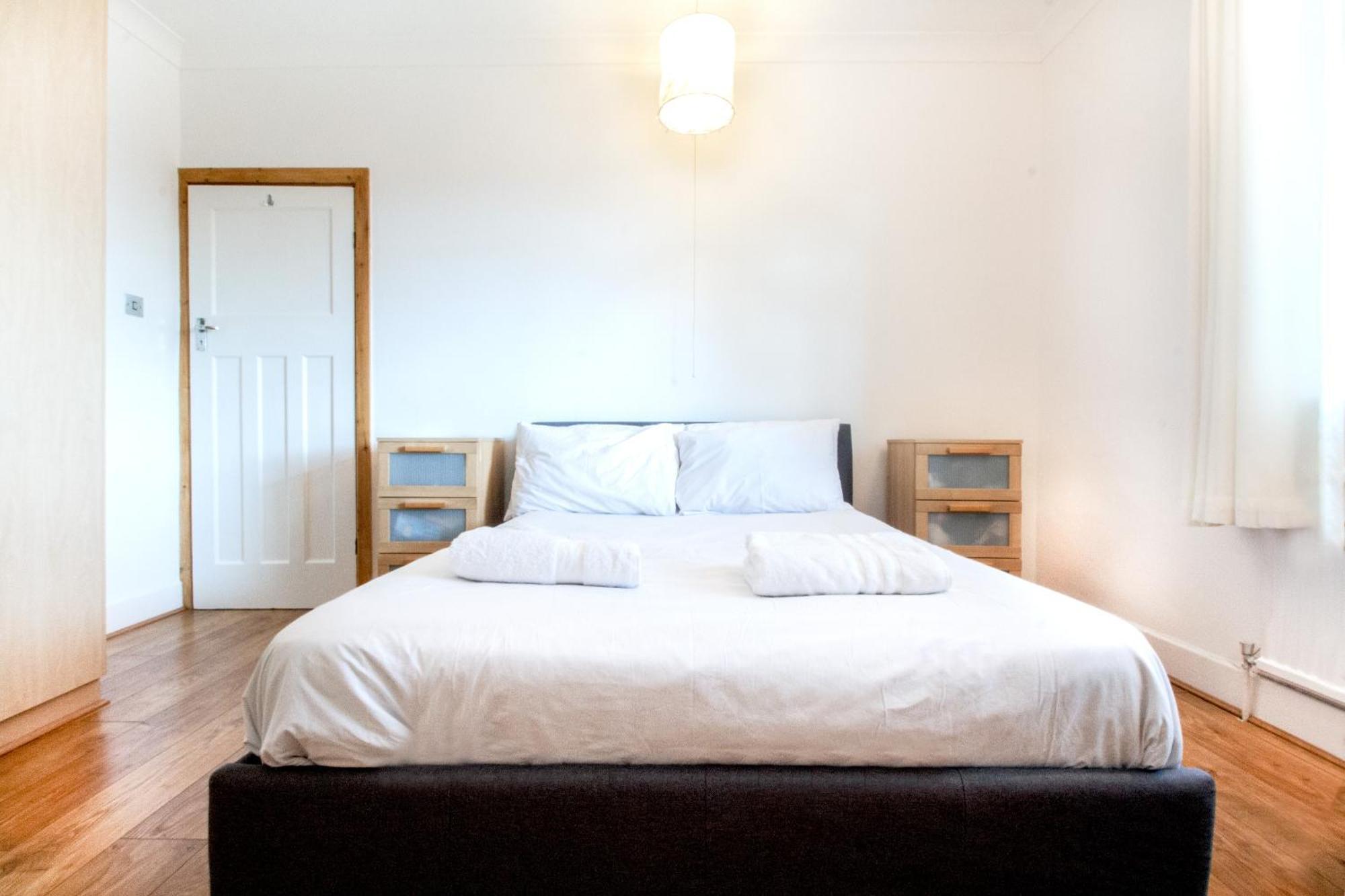 Apartment Beautiful 4 Bedroom With Garden Sleeps 10 *