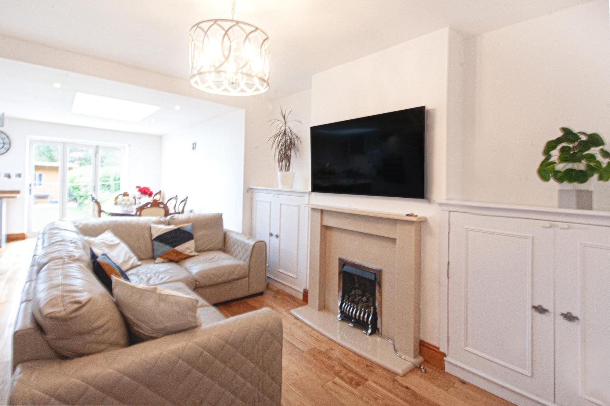 Beautiful 4 Bedroom With Garden Sleeps 10 Apartment *