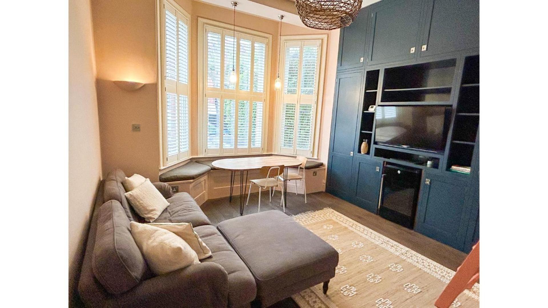 Unique 1bd With Large Private Patio Queen's Park Apartment London