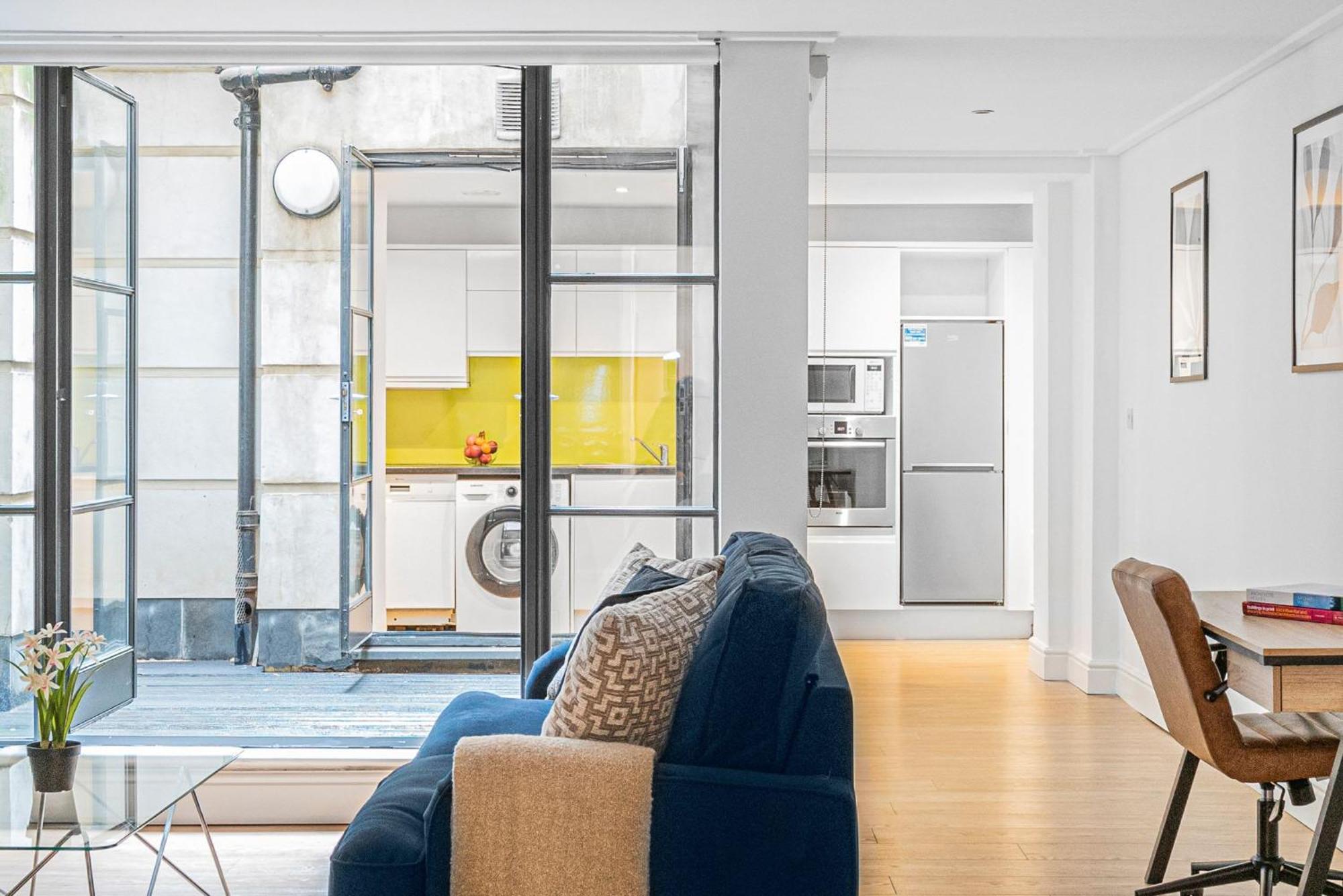 Heart Of Holborn - 2br With Patio - Cityapartmentstay * Londen