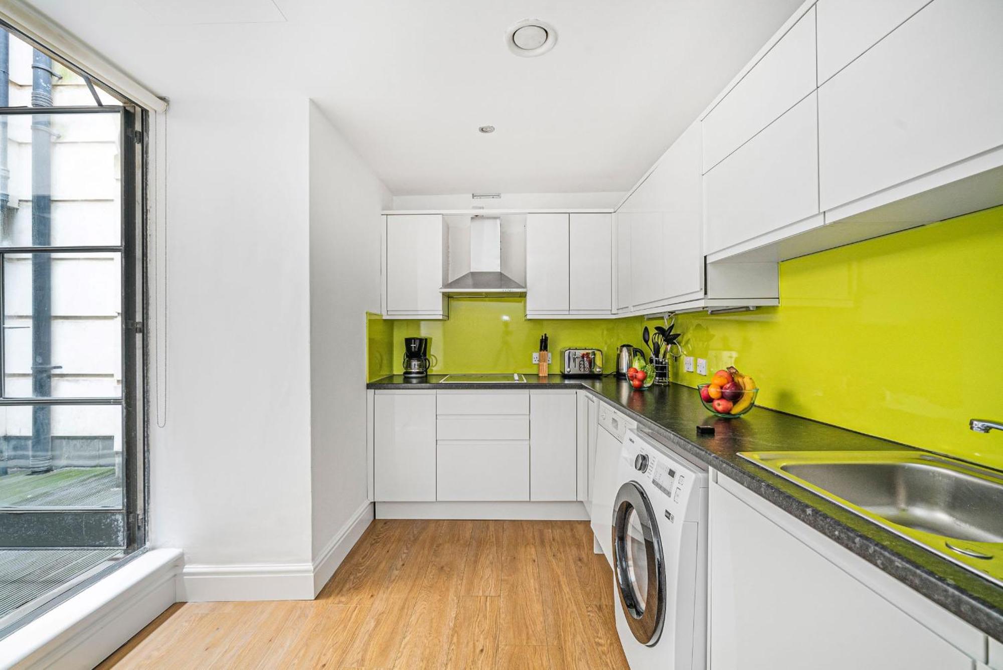 Heart Of Holborn - 2br With Patio - Cityapartmentstay * London