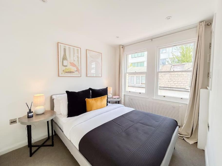 Two Bedroom Notting Hill Delight London
