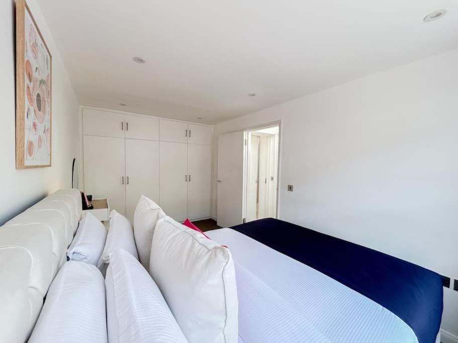 Two Bedroom Notting Hill Delight * London