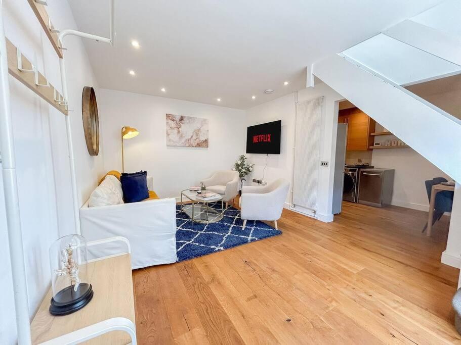 Two Bedroom Notting Hill Delight London