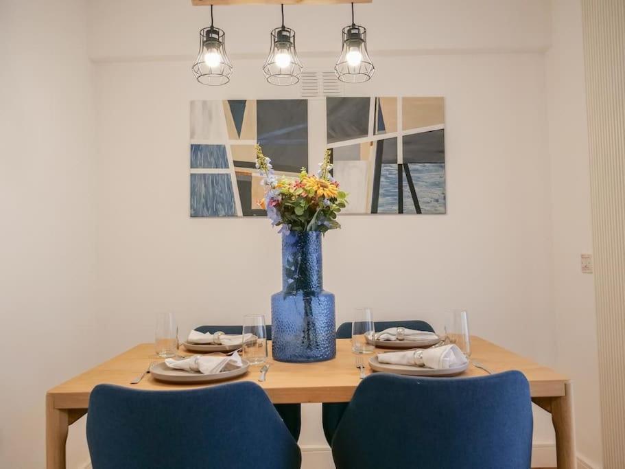 Two Bedroom Notting Hill Delight Apartment London