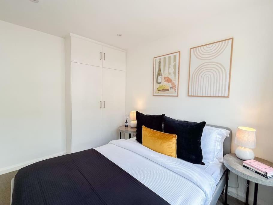 Two Bedroom Notting Hill Delight Apartment London