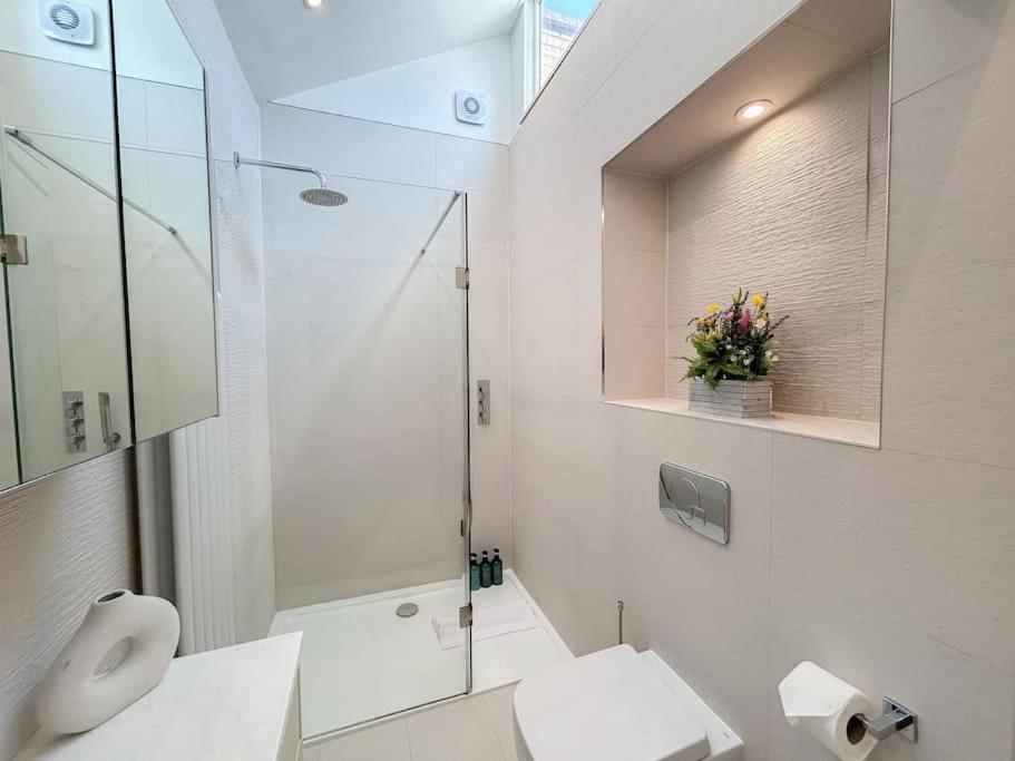 Two Bedroom Notting Hill Delight * London