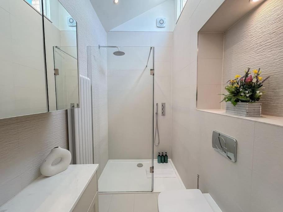 Apartment Two Bedroom Notting Hill Delight