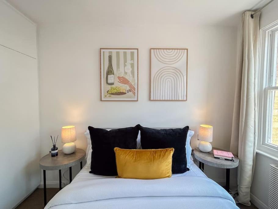 Two Bedroom Notting Hill Delight Apartment London