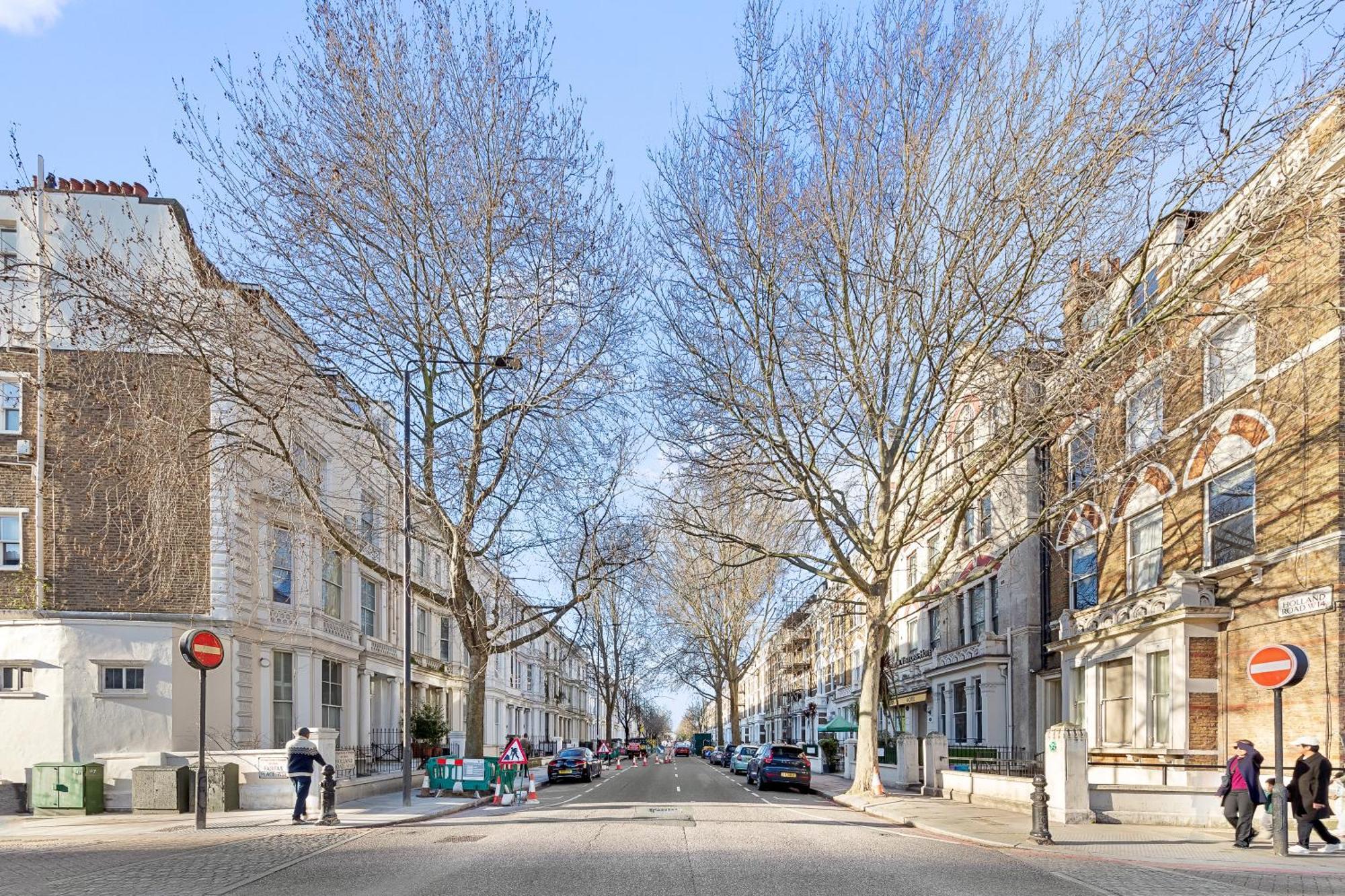 Newly Renovated Kensington 2 Bedroom With Balcony Near Harrods Sleeps 6, 2 Min Walk From Station Leilighet