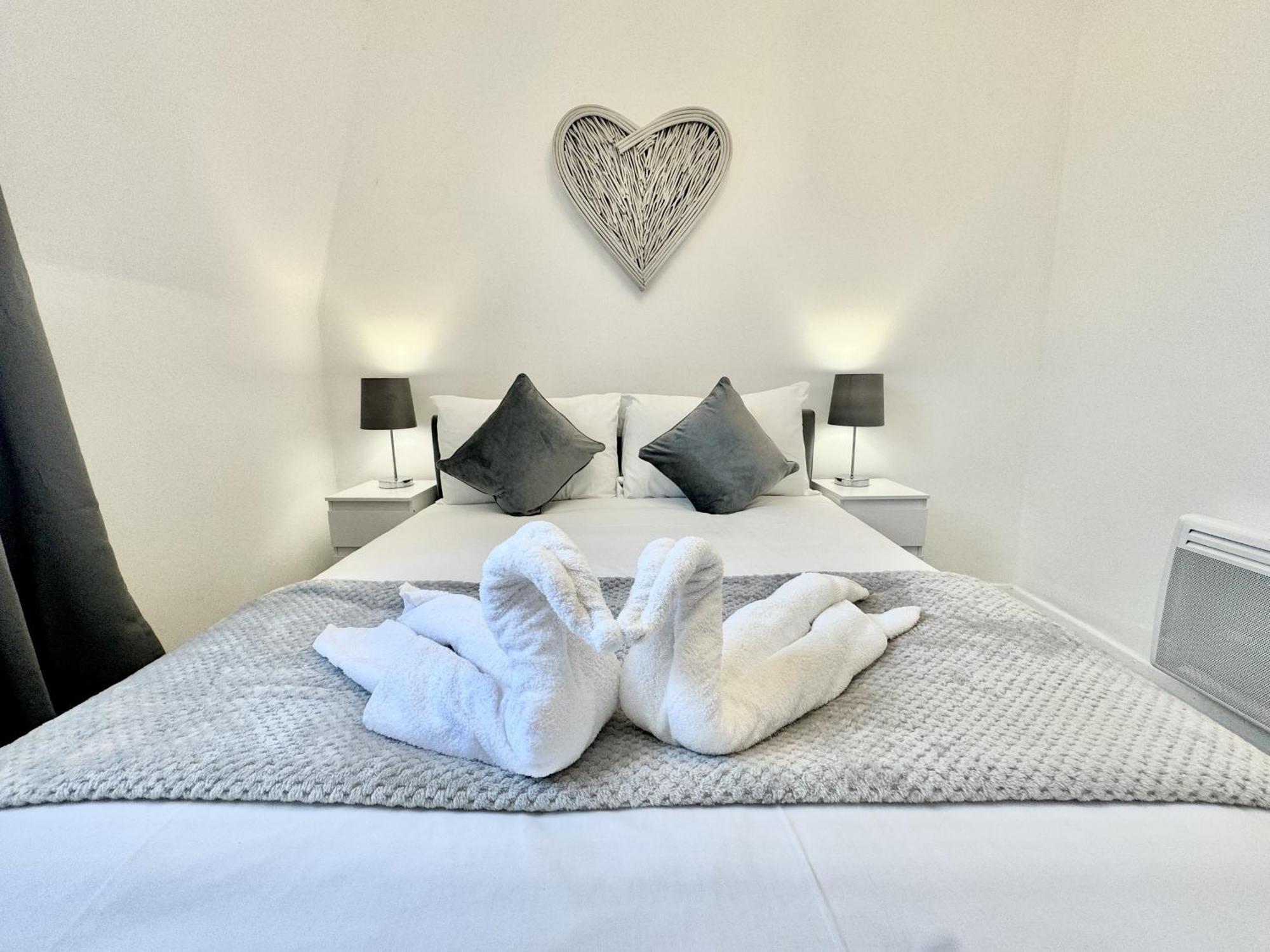 Leilighet Newly Renovated Kensington 2 Bedroom With Balcony Near Harrods Sleeps 6, 2 Min Walk From Station London