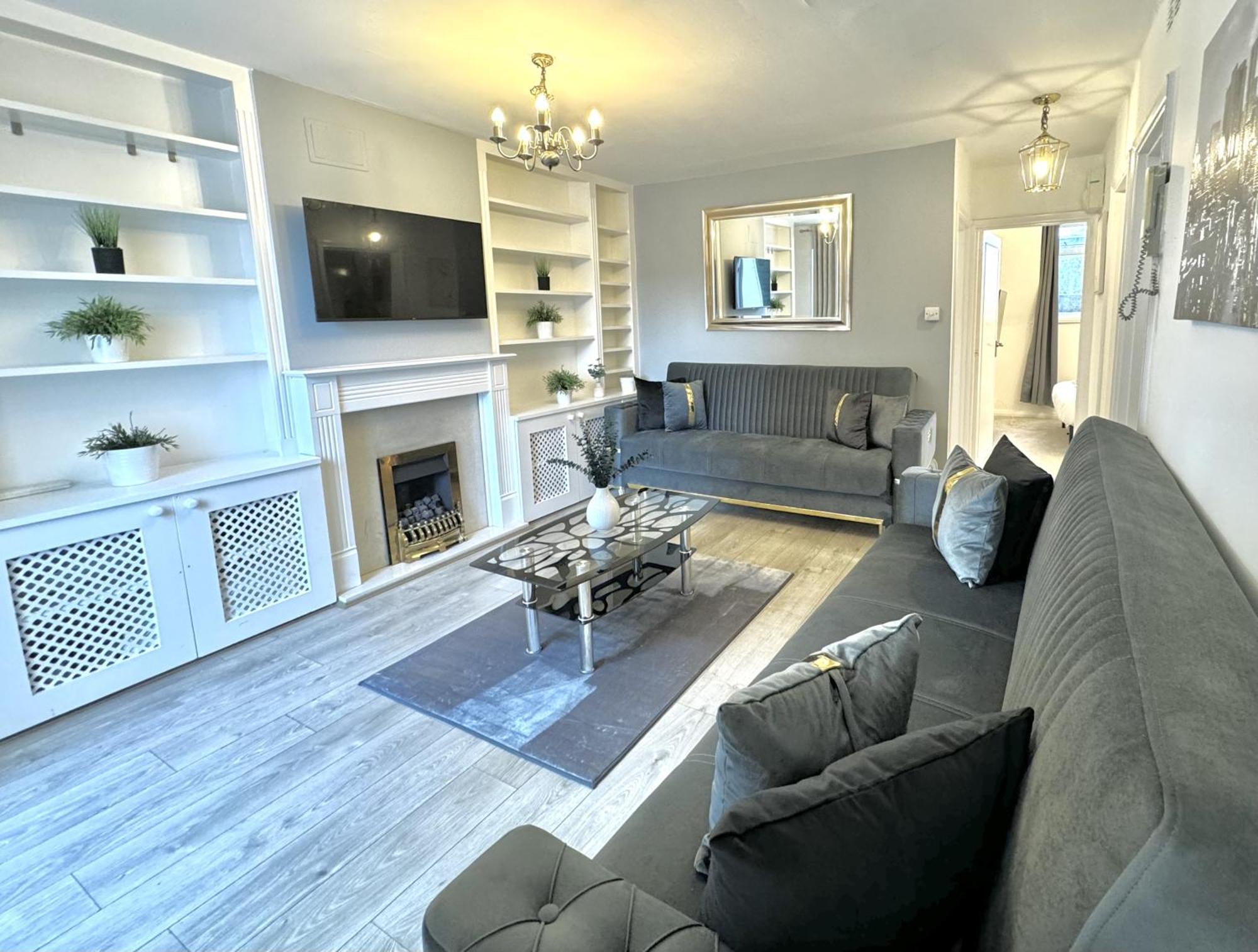 Newly Renovated Kensington 2 Bedroom With Balcony Near Harrods Sleeps 6, 2 Min Walk From Station Leilighet *