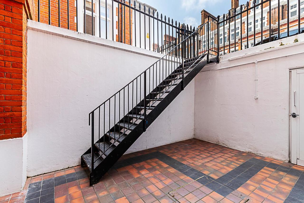 Elegant Two-bedroom Flat In Evelyn Gardens Apartment