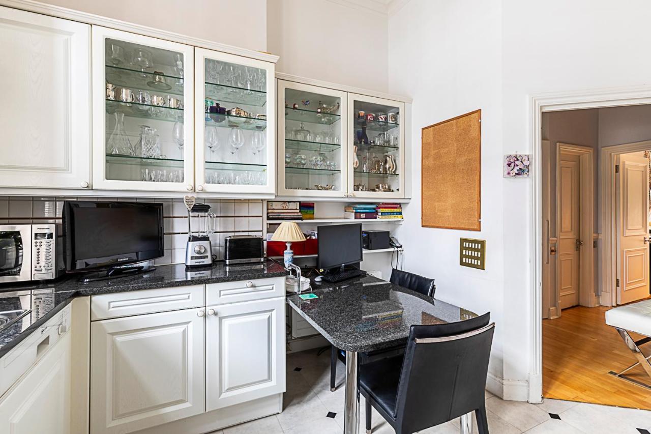 Elegant Two-bedroom Flat In Evelyn Gardens