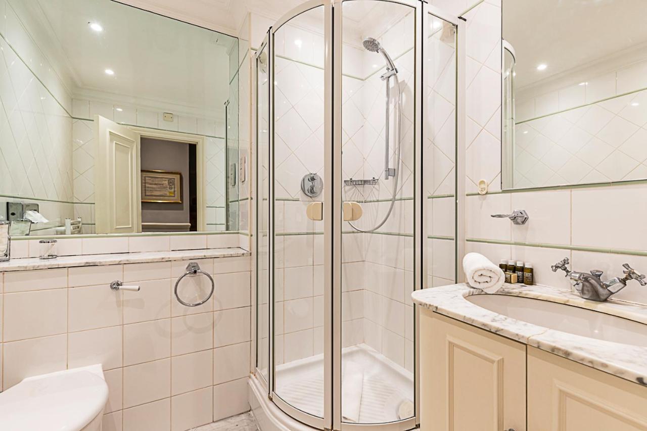 Elegant Two-bedroom Flat In Evelyn Gardens *