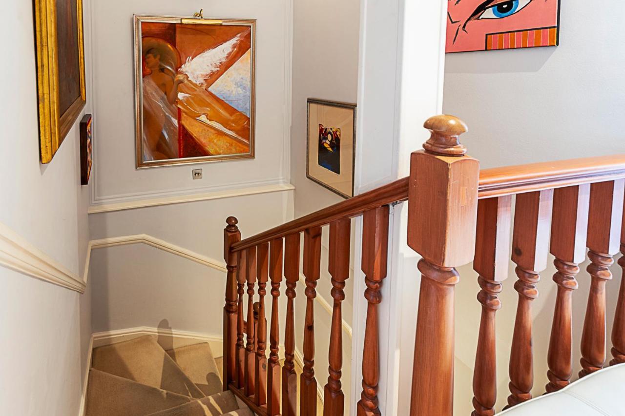 Elegant Two-bedroom Flat In Evelyn Gardens *