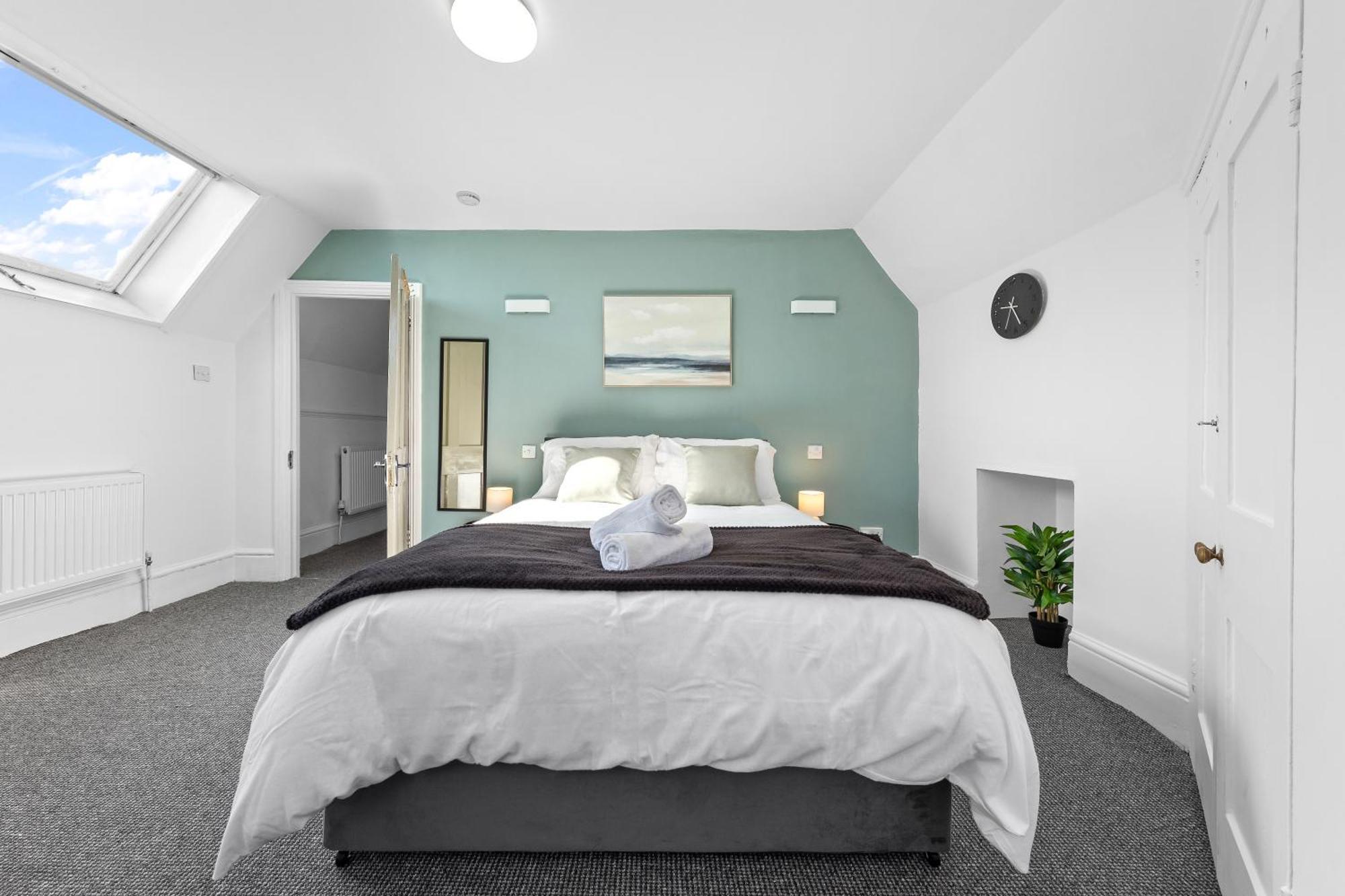 Book Now-save Big - - Brixton -4br-wifi -close To Tube Station- Sleeps10 Apartment London